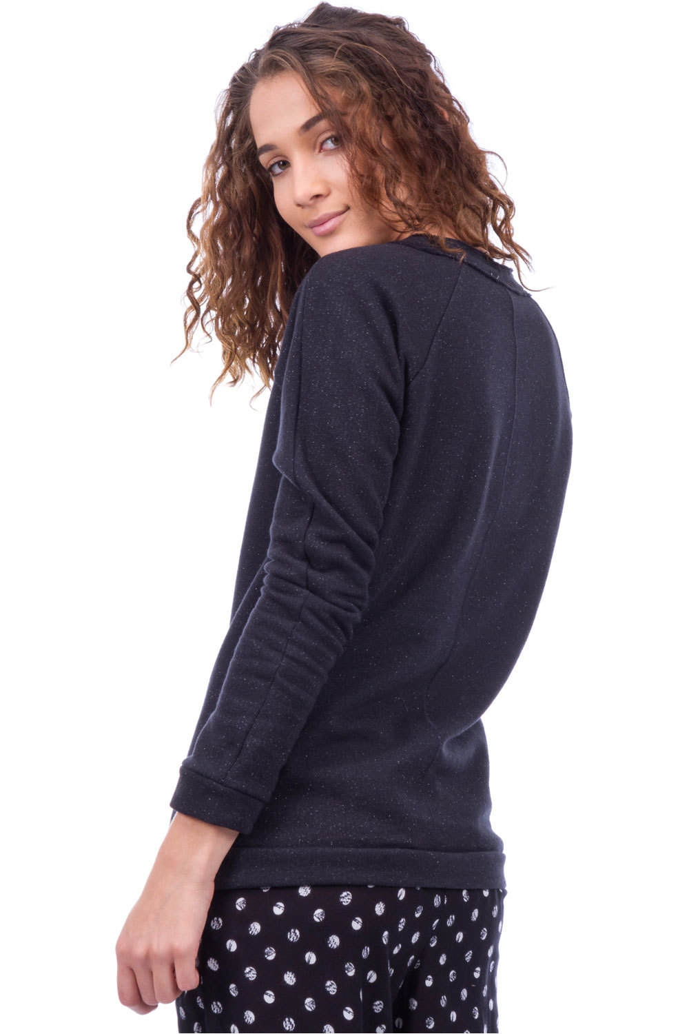Bench sudadera mujer Bench GLITTER JUMPER WITH BADGE vista trasera Bench sudadera mujer Bench GLITTER JUMPER WITH BADGE vista trasera