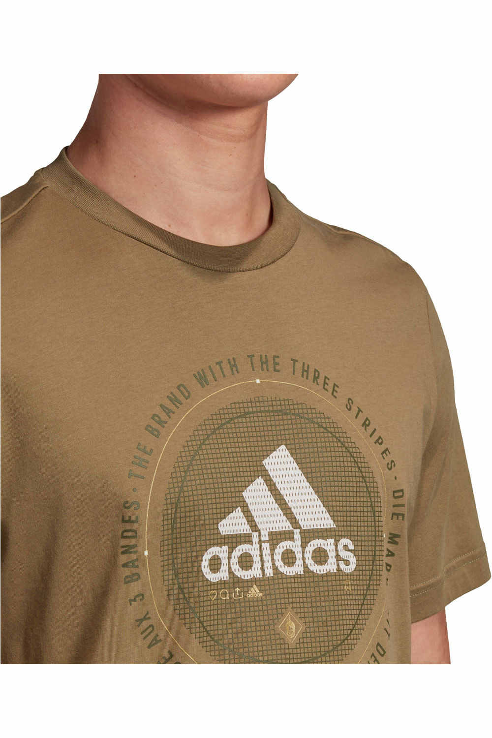 adidas camiseta manga corta hombre Adidas Universal Embl. vista detalle adidas camiseta manga corta hombre Adidas Universal Embl. vista detalle