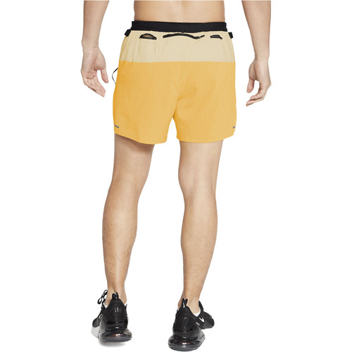 NIKE M NK DF TRAIL FLX STRD SHRT 5 amarillo