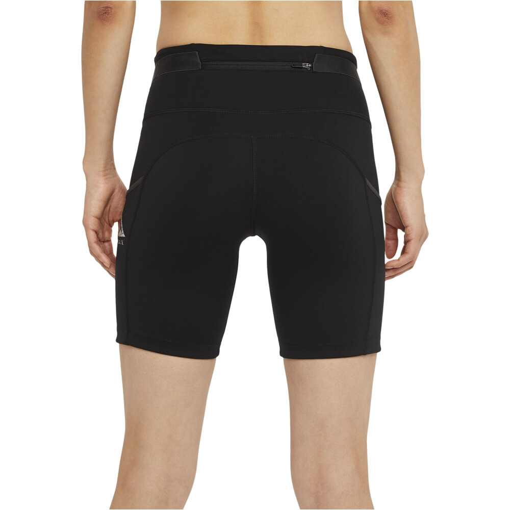 Nike mallas trail running cortas mujer Nike W NK EPC LUX TGHT SHORT TRAIL vista trasera Nike mallas trail running cortas mujer Nike W NK EPC LUX TGHT SHORT TRAIL vista trasera
