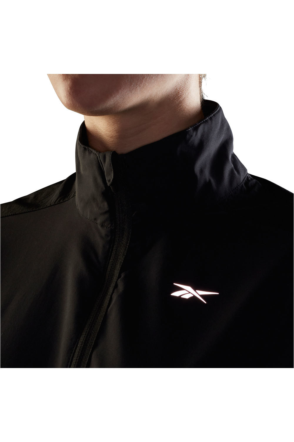 Reebok CHAQUETA RUNNING MUJER Reebok RE WIND JACKET NE 04 Reebok CHAQUETA RUNNING MUJER Reebok RE WIND JACKET NE 04