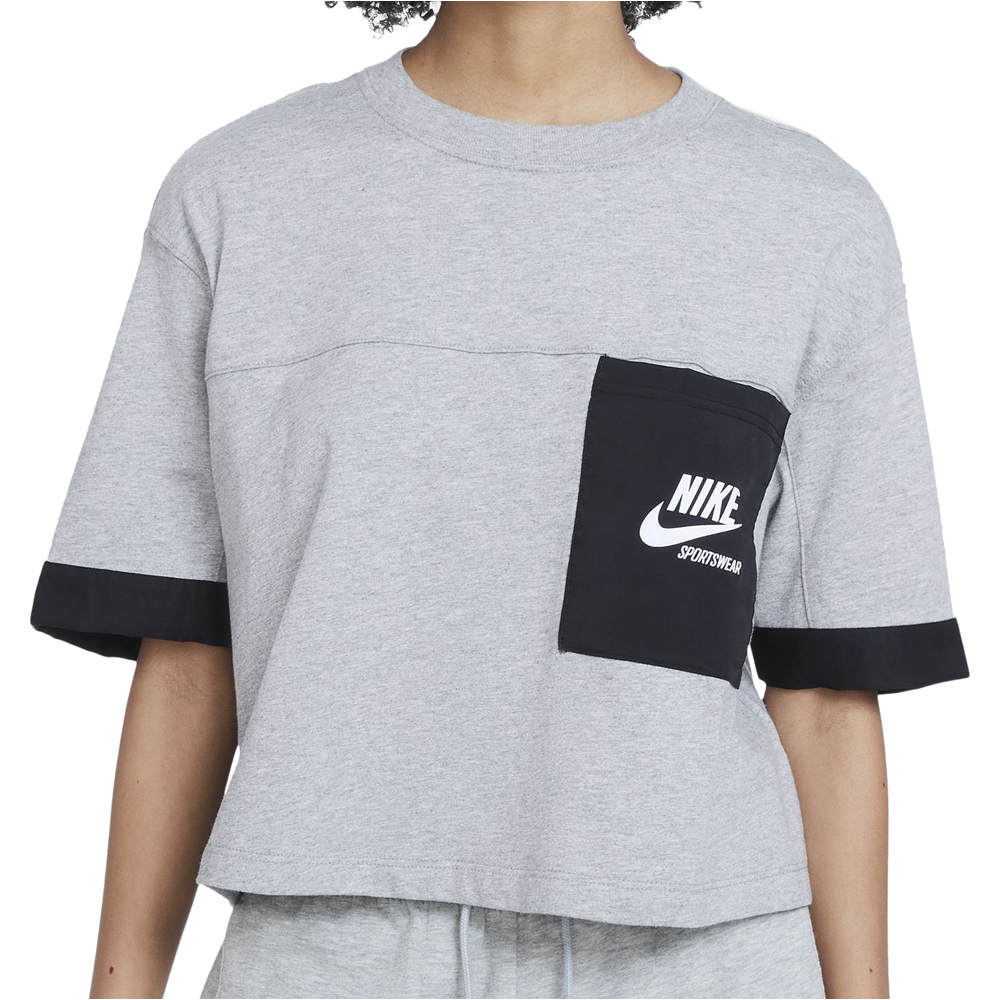 Nike camiseta manga corta mujer Nike W NSW SS TOP HTG vista detalle Nike camiseta manga corta mujer Nike W NSW SS TOP HTG vista detalle