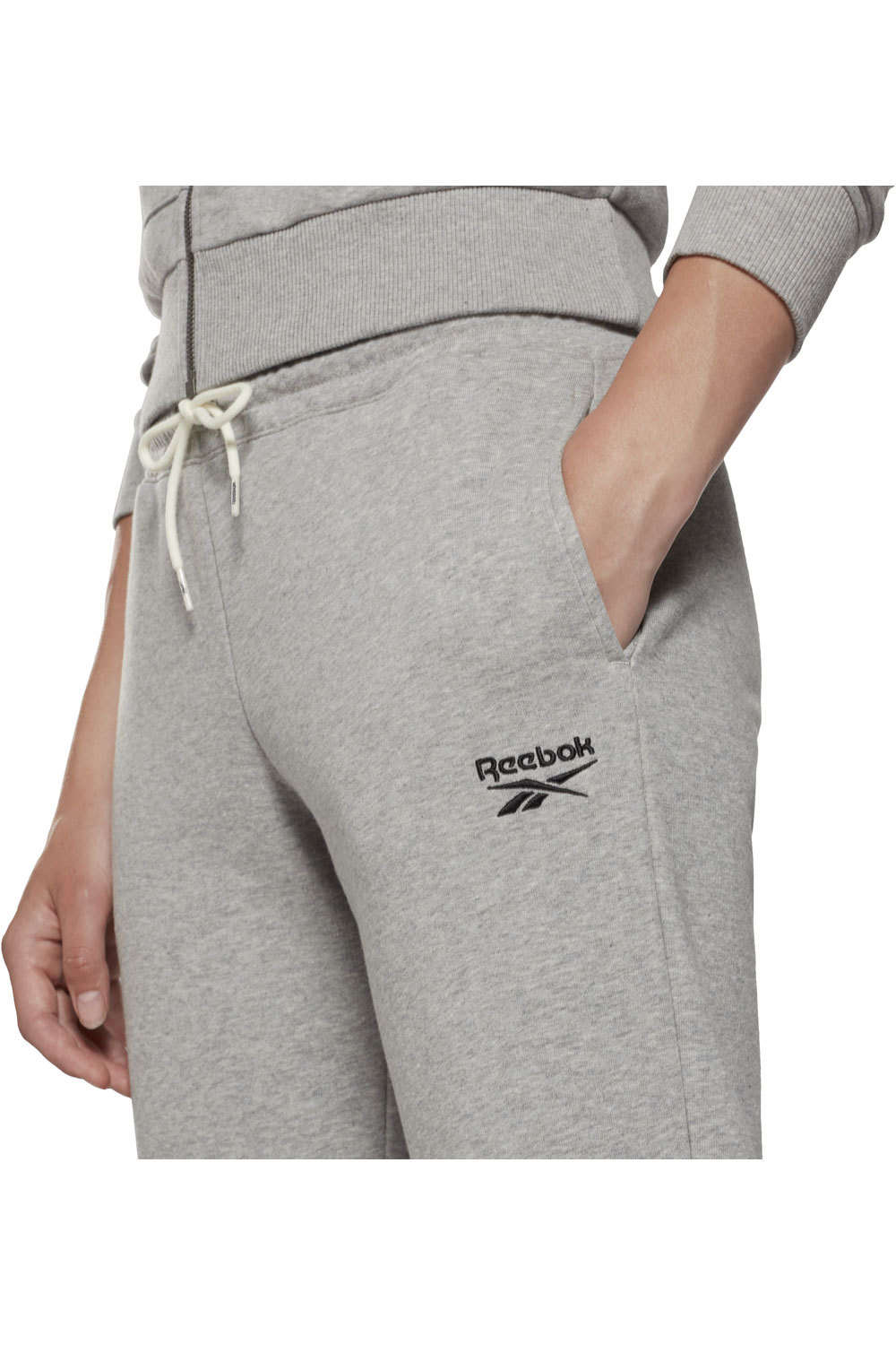 Reebok pantalones y mallas largas fitness mujer Reebok RI French Terry Pant GR vista detalle Reebok pantalones y mallas largas fitness mujer Reebok RI French Terry Pant GR vista detalle