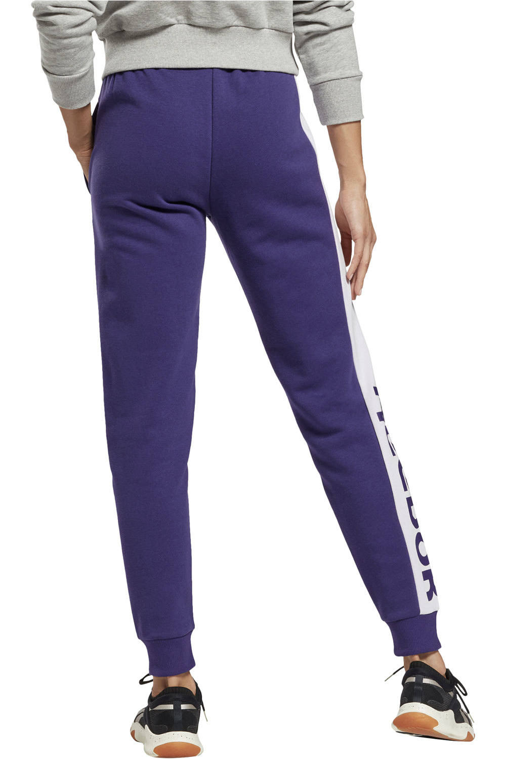 Reebok pantalones y mallas largas fitness mujer Reebok TE Linear Logo FT Pant vista trasera Reebok pantalones y mallas largas fitness mujer Reebok TE Linear Logo FT Pant vista trasera