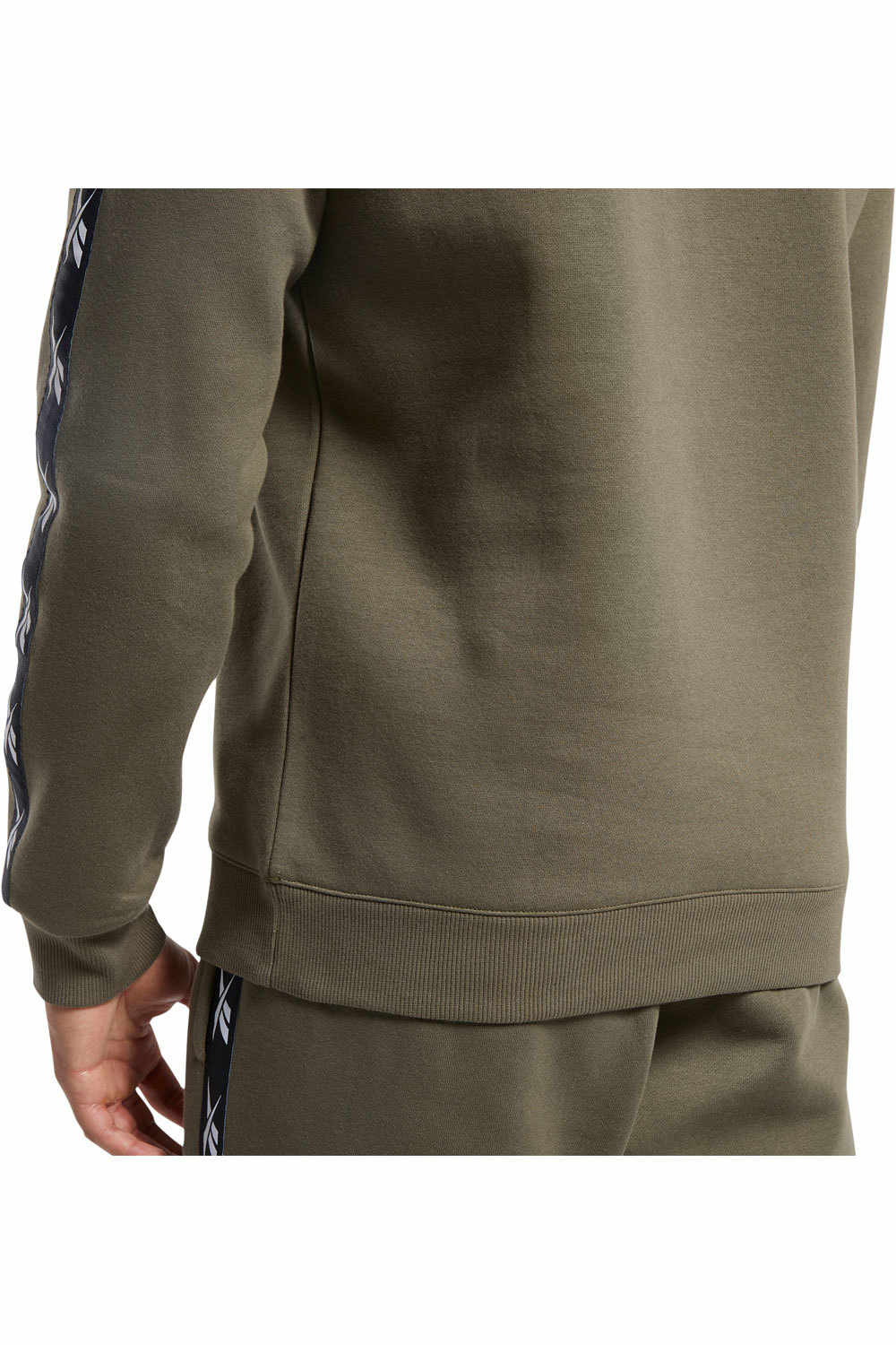 Reebok sudaderas deportivas hombre Reebok TE Tape Crew vista detalle Reebok sudaderas deportivas hombre Reebok TE Tape Crew vista detalle
