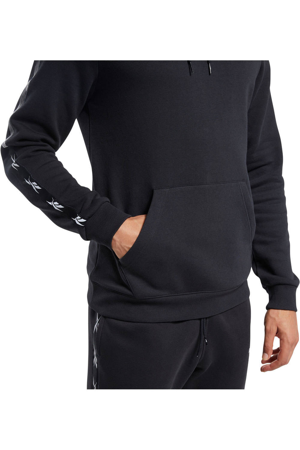 Reebok sudaderas deportivas hombre Reebok TE Tape Hoodie vista detalle Reebok sudaderas deportivas hombre Reebok TE Tape Hoodie vista detalle