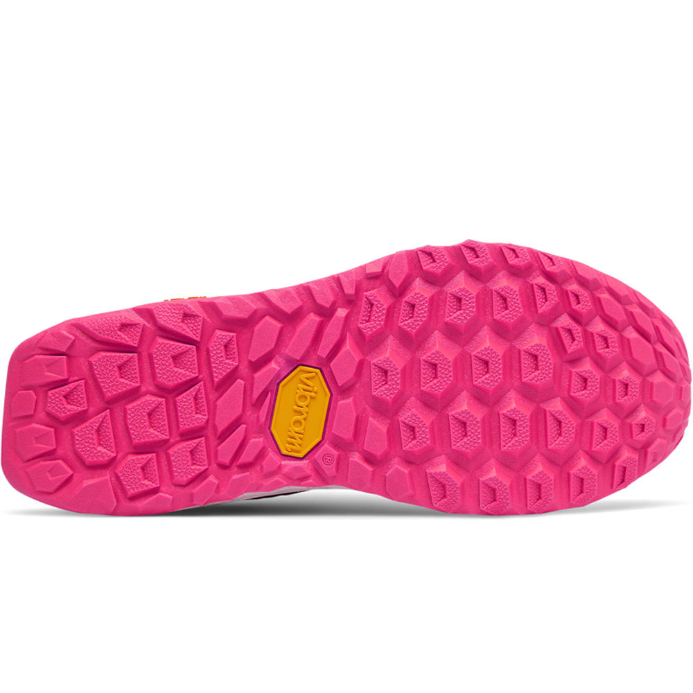 New Balance zapatillas trail mujer New Balance FF HIERRO v6 W vista trasera New Balance zapatillas trail mujer New Balance FF HIERRO v6 W vista trasera