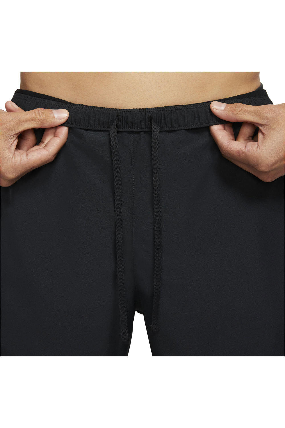 Nike pantaloneta técnica hombre DF CHALLENGER SHORT 72IN1 vista detalle Nike pantaloneta técnica hombre DF CHALLENGER SHORT 72IN1 vista detalle
