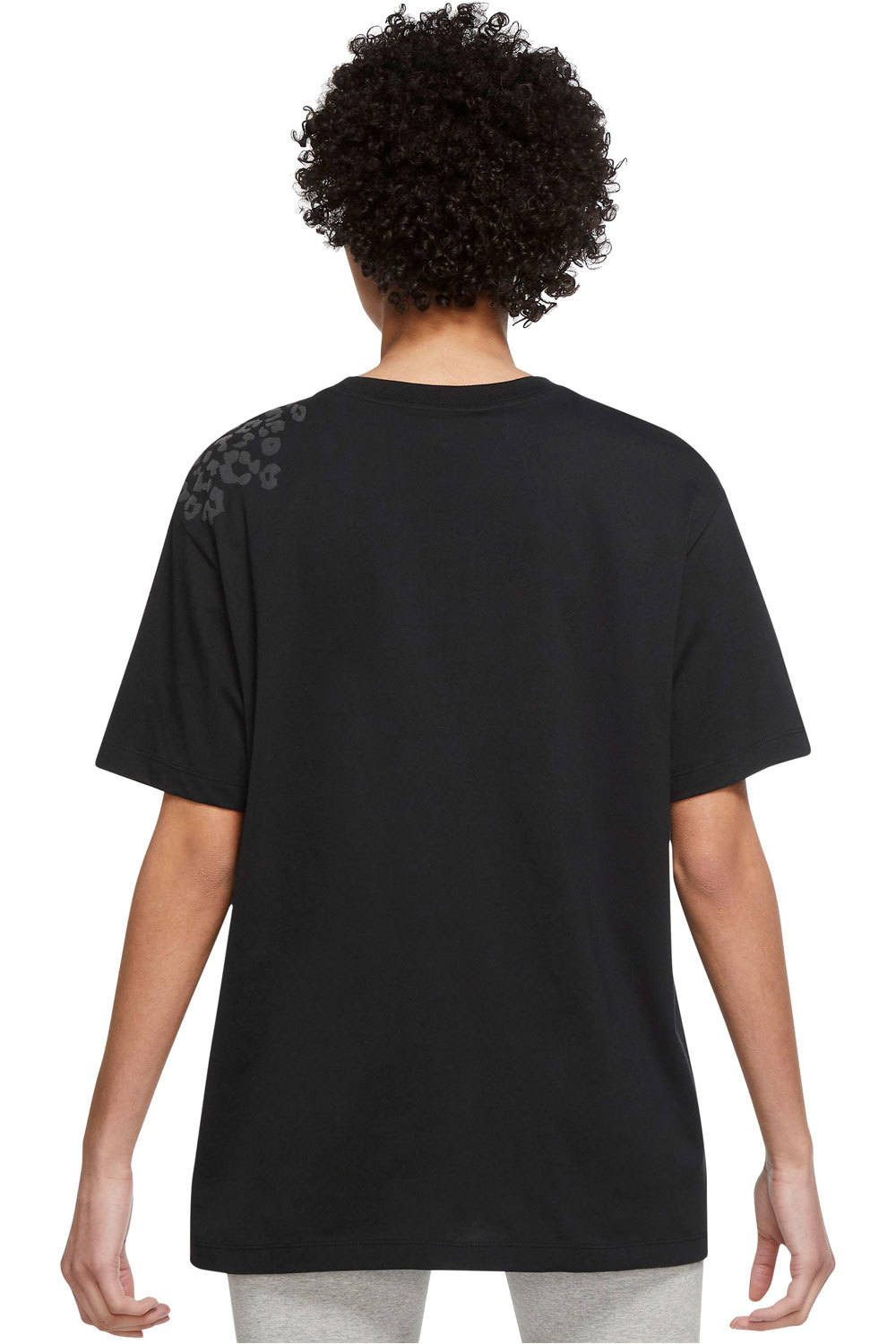 Nike camiseta manga corta mujer Nike W NSW TEE BF PATCH vista trasera Nike camiseta manga corta mujer Nike W NSW TEE BF PATCH vista trasera
