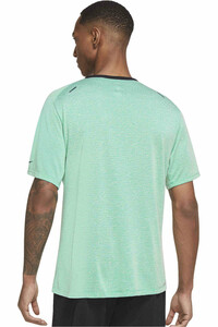 Nike camiseta técnica manga corta hombre Nike M NK DF RUN DVN PINNACLE SS vista trasera Nike camiseta técnica manga corta hombre Nike M NK DF RUN DVN PINNACLE SS vista trasera