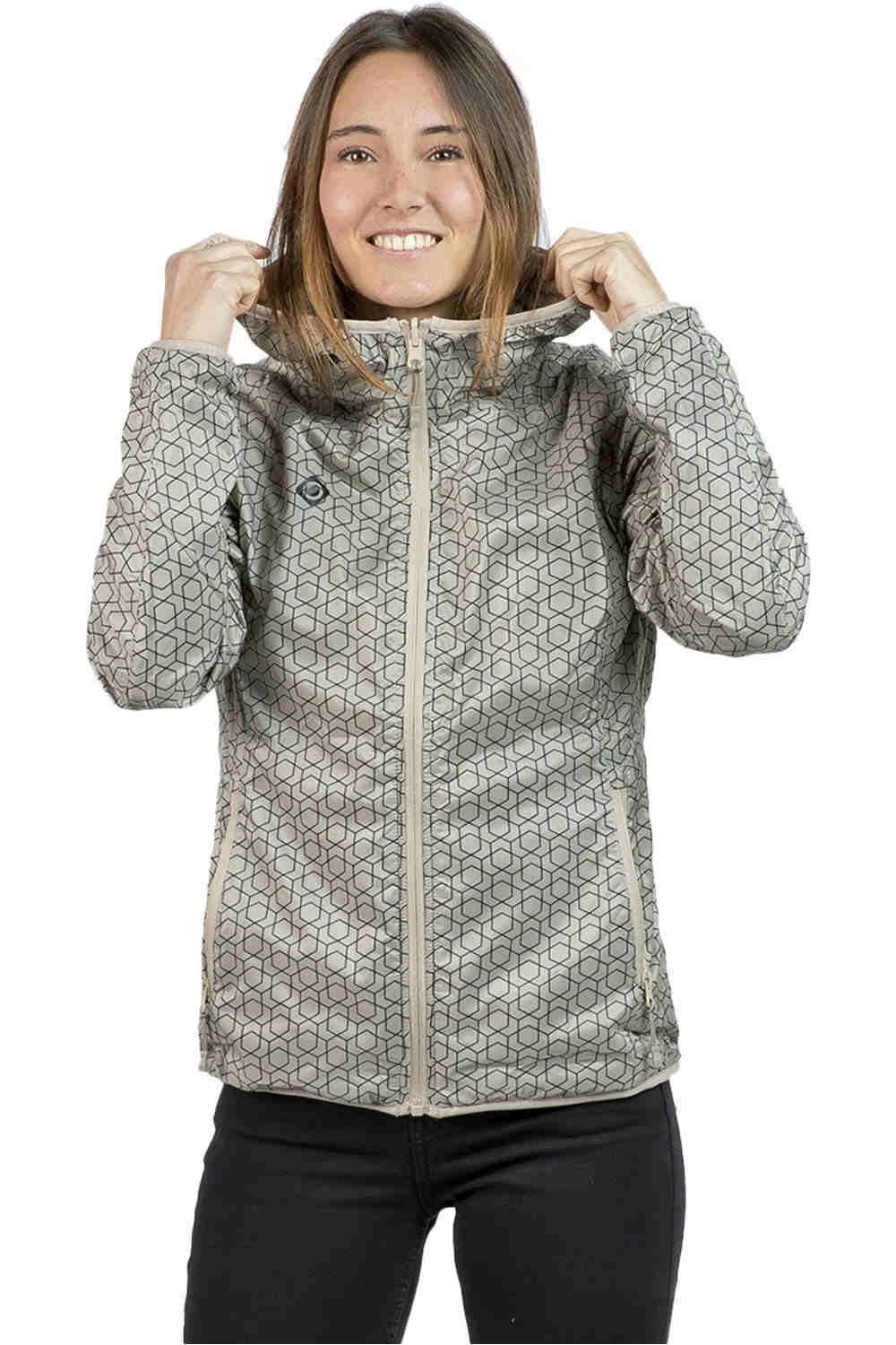 Izas chaqueta outdoor mujer Izas TUCANA vista detalle Izas chaqueta outdoor mujer Izas TUCANA vista detalle