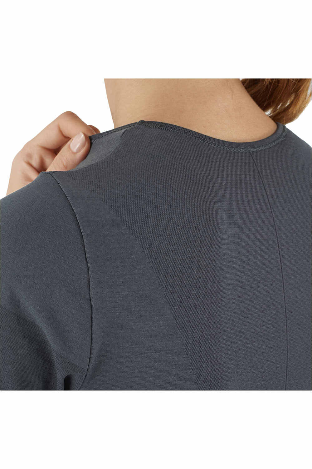 Salomon camiseta entrenamiento manga corta mujer Salomon ELEVATE MOVE ON TEE W vista detalle Salomon camiseta entrenamiento manga corta mujer Salomon ELEVATE MOVE ON TEE W vista detalle