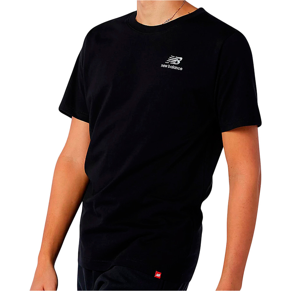 New Balance camiseta manga corta hombre New Balance NB Essentials Embriodered Tee vista frontal New Balance camiseta manga corta hombre New Balance NB Essentials Embriodered Tee vista frontal