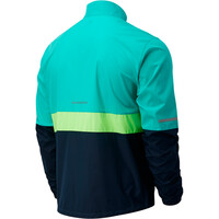 New Balance CHAQUETA RUNNING HOMBRE New Balance Accelerate Jacket vista trasera New Balance CHAQUETA RUNNING HOMBRE New Balance Accelerate Jacket vista trasera