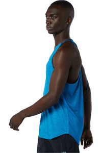 New Balance camiseta entrenamiento sin mangas hombre New Balance Fast Flight Singlet vista detalle New Balance camiseta entrenamiento sin mangas hombre New Balance Fast Flight Singlet vista detalle