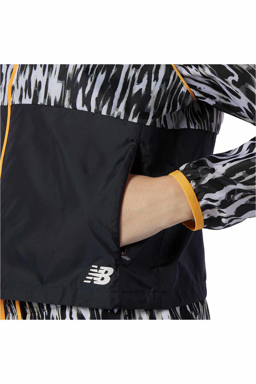 New Balance CHAQUETA RUNNING MUJER New Balance Printed Fast Flight Jacket 03 New Balance CHAQUETA RUNNING MUJER New Balance Printed Fast Flight Jacket 03