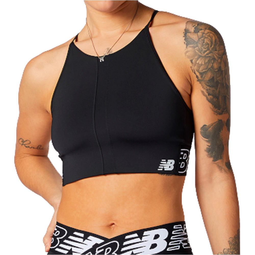 New Balance camisetas fitness mujer New Balance Relentless Crop Top vista detalle New Balance camisetas fitness mujer New Balance Relentless Crop Top vista detalle