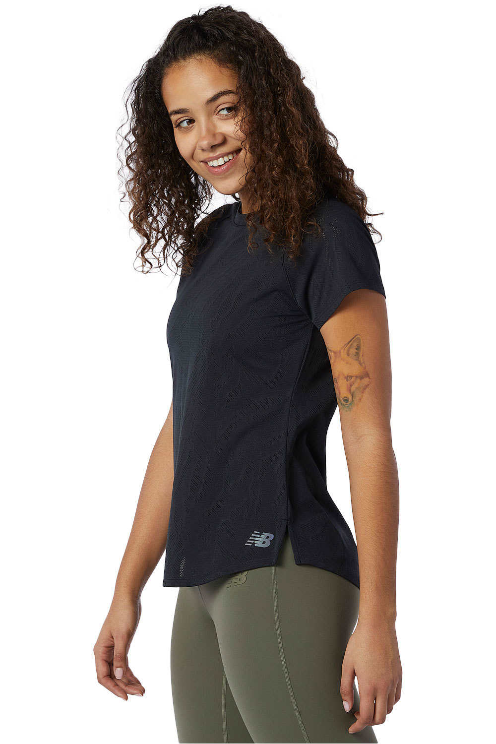 New Balance camiseta entrenamiento manga corta mujer New Balance Q Speed Fuel Jacquard Short Sleeve vista detalle New Balance camiseta entrenamiento manga corta mujer New Balance Q Speed Fuel Jacquard Short Sleeve vista detalle