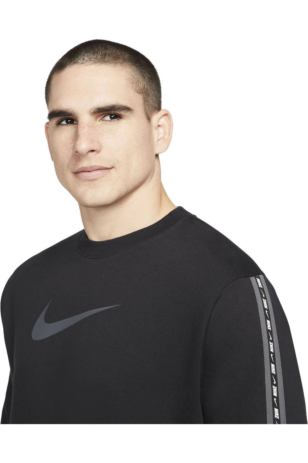 Nike sudadera hombre Nike M NSW REPEAT FLC CREW BB vista detalle Nike sudadera hombre Nike M NSW REPEAT FLC CREW BB vista detalle