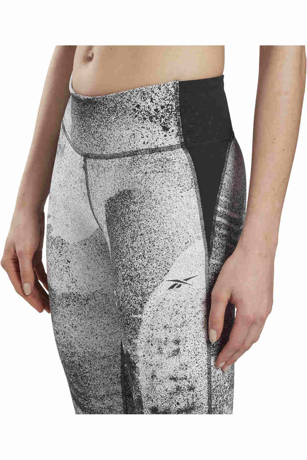Reebok pantalones y mallas largas fitness mujer Reebok TS Lux Perform Tight-AOP NE vista detalle Reebok pantalones y mallas largas fitness mujer Reebok TS Lux Perform Tight-AOP NE vista detalle