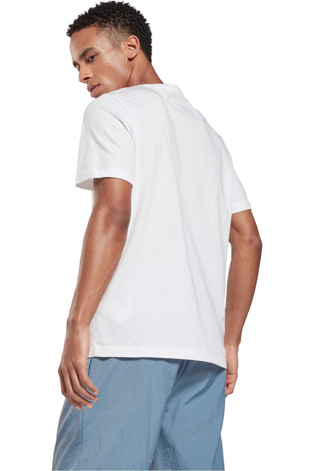 Reebok camiseta manga corta hombre Reebok TS PRIDE GRAPHIC TEE vista trasera Reebok camiseta manga corta hombre Reebok TS PRIDE GRAPHIC TEE vista trasera