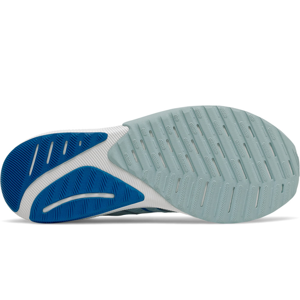 New Balance zapatilla running hombre New Balance FuelCell Propel v3 GR vista trasera New Balance zapatilla running hombre New Balance FuelCell Propel v3 GR vista trasera