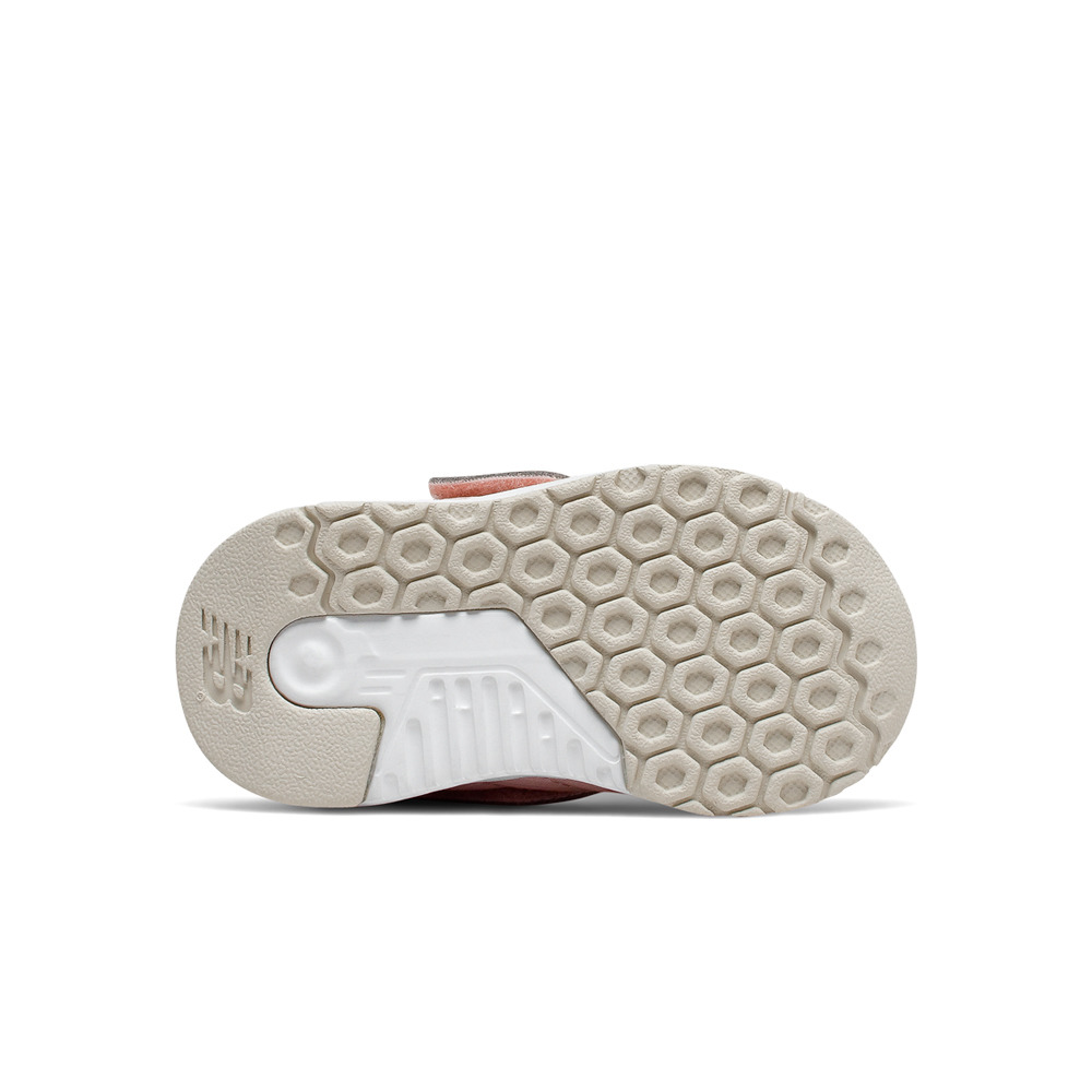 New Balance zapatilla multideporte bebe New Balance Cozy Boot vista trasera New Balance zapatilla multideporte bebe New Balance Cozy Boot vista trasera