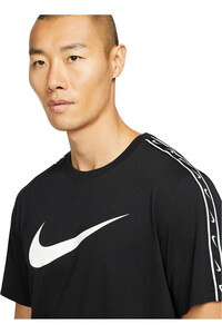 Nike camiseta manga corta hombre NSW REPEAT SW SS TEE vista trasera Nike camiseta manga corta hombre NSW REPEAT SW SS TEE vista trasera