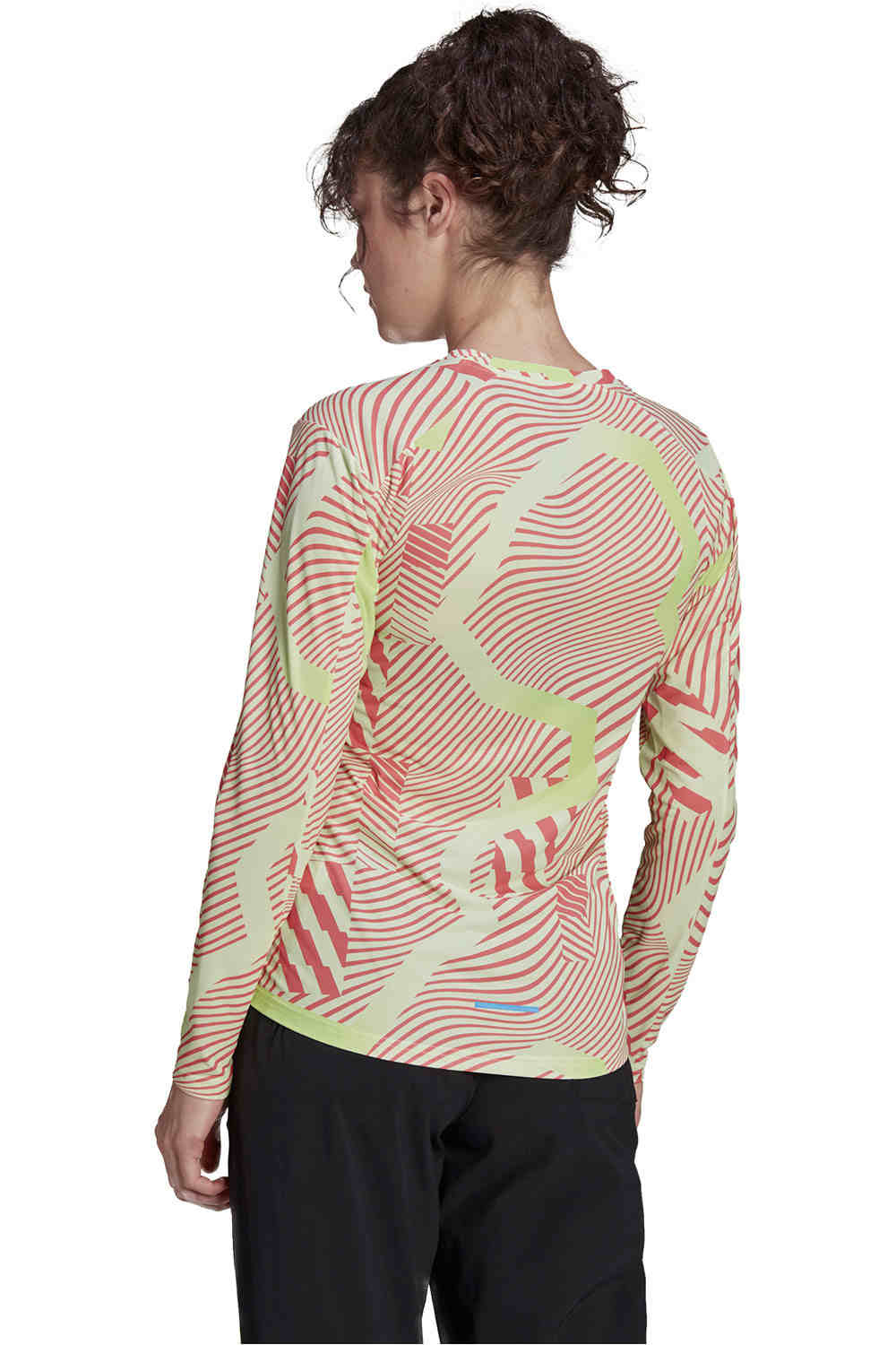 adidas camiseta entrenamiento manga corta mujer Adidas W TRAIL LS GFX vista trasera adidas camiseta entrenamiento manga corta mujer Adidas W TRAIL LS GFX vista trasera