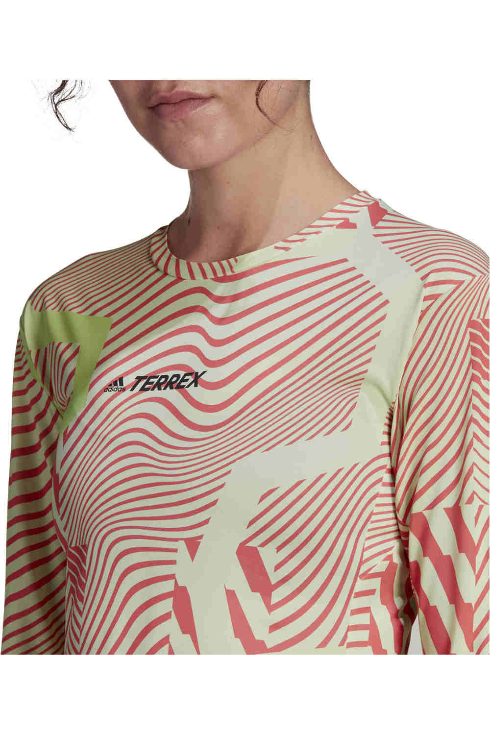 adidas camiseta entrenamiento manga corta mujer Adidas W TRAIL LS GFX vista detalle adidas camiseta entrenamiento manga corta mujer Adidas W TRAIL LS GFX vista detalle