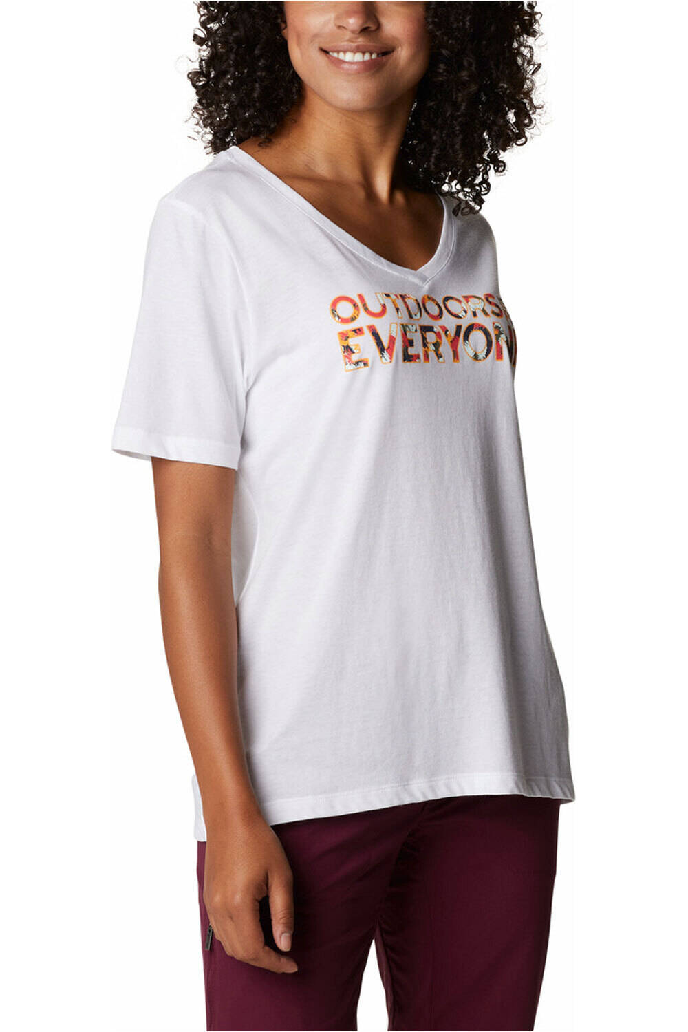 Columbia camiseta montaña manga corta mujer Columbia Bluebird Day Relaxed V Neck vista detalle Columbia camiseta montaña manga corta mujer Columbia Bluebird Day Relaxed V Neck vista detalle