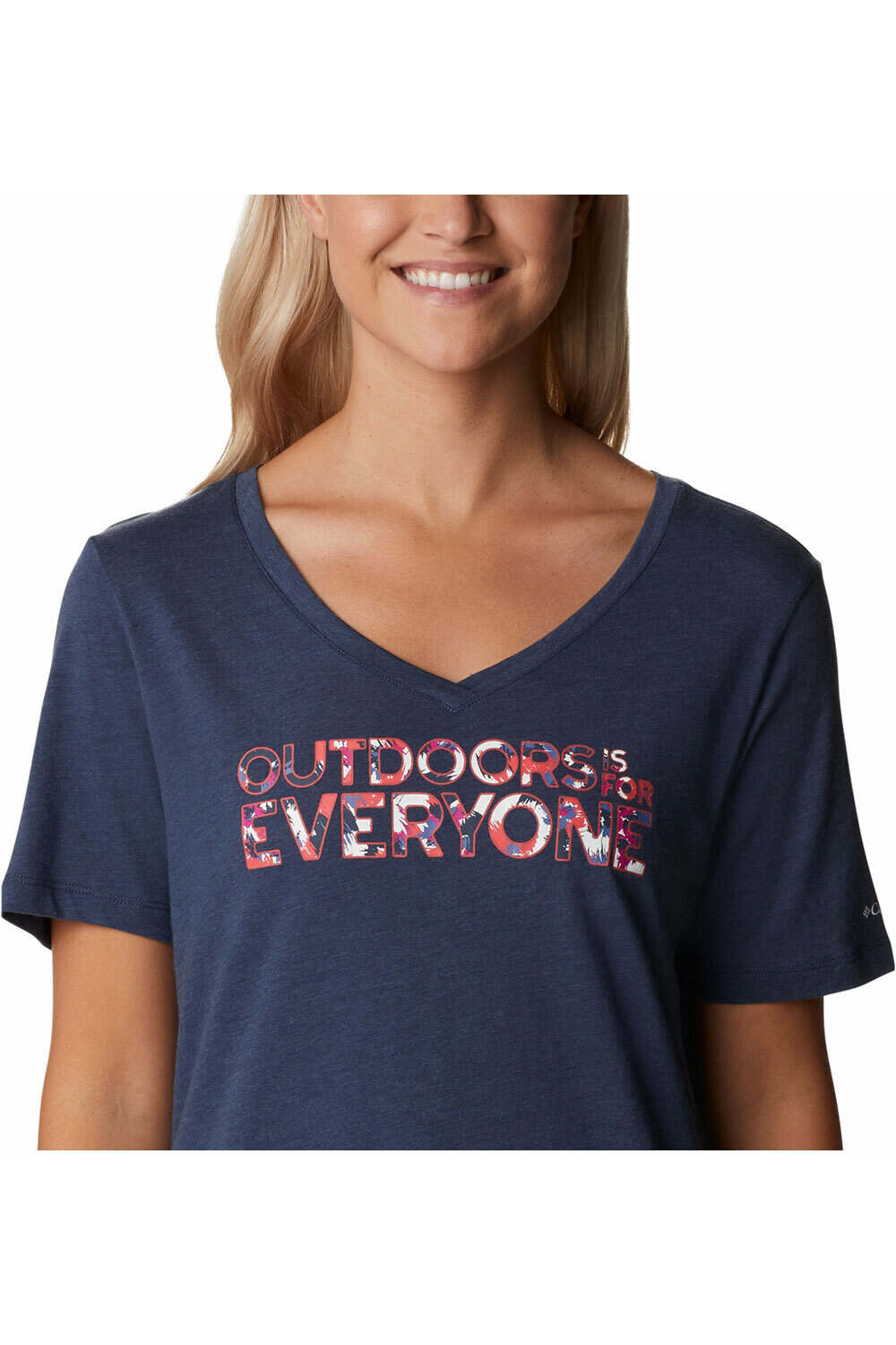 Columbia camiseta montaña manga corta mujer Columbia Bluebird Day Relaxed V Neck vista trasera Columbia camiseta montaña manga corta mujer Columbia Bluebird Day Relaxed V Neck vista trasera