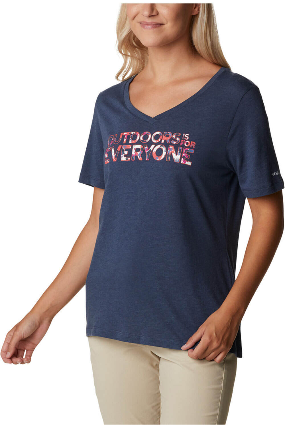 Columbia camiseta montaña manga corta mujer Columbia Bluebird Day Relaxed V Neck vista detalle Columbia camiseta montaña manga corta mujer Columbia Bluebird Day Relaxed V Neck vista detalle
