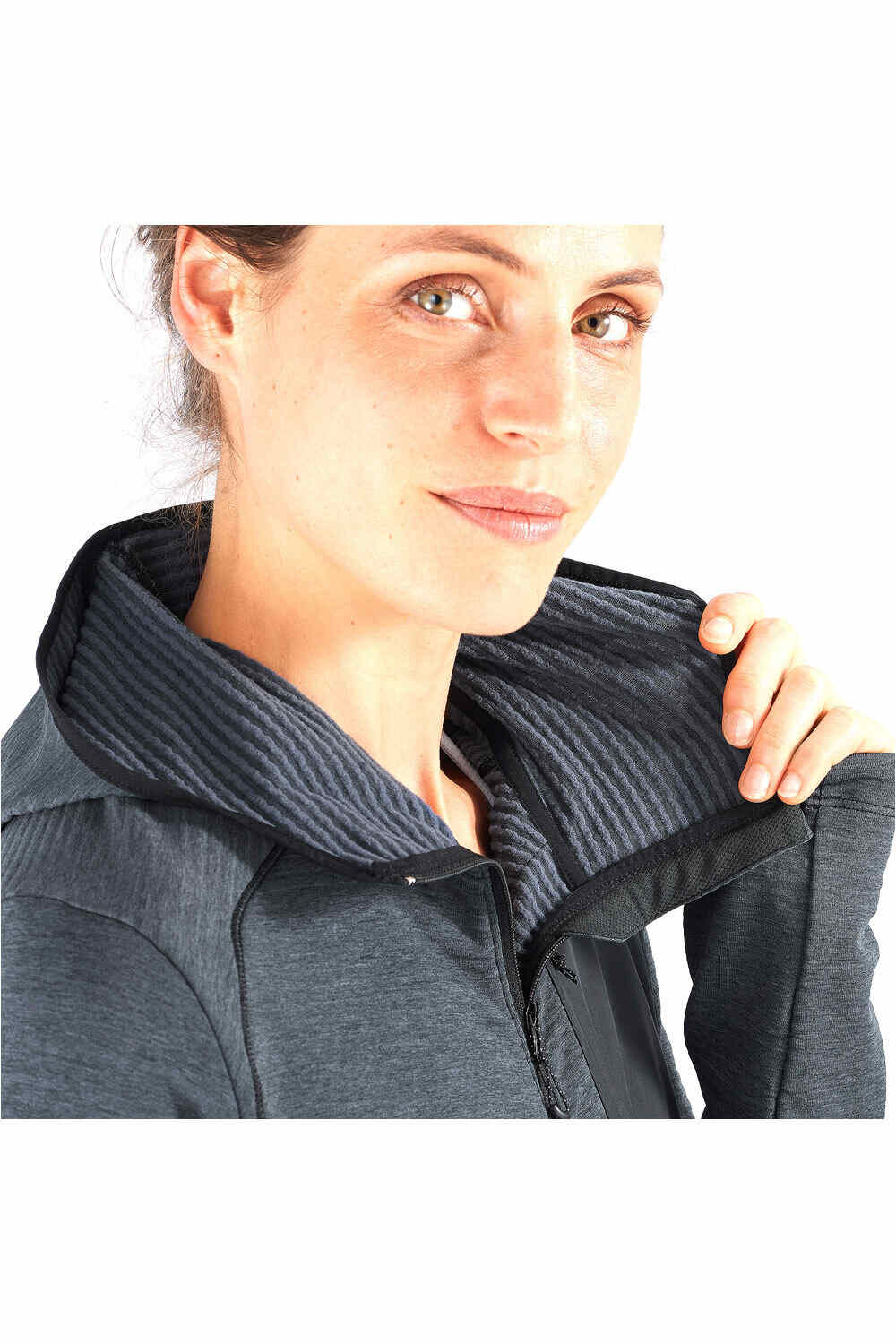 Salomon forro polar mujer Salomon SNTIAL LIGHTWARM HOODIE W vista detalle Salomon forro polar mujer Salomon SNTIAL LIGHTWARM HOODIE W vista detalle