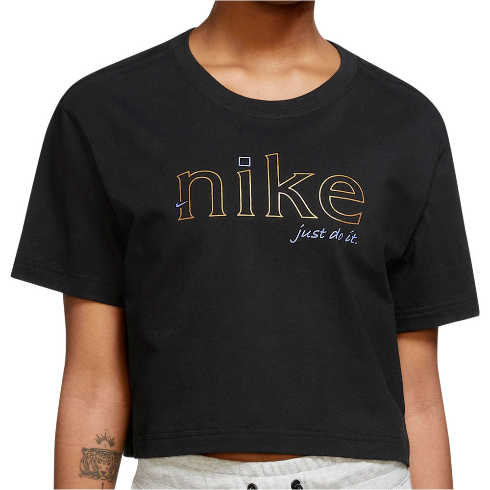 Nike camiseta manga corta mujer Nike W NSW TEE OC 1 CROP vista detalle Nike camiseta manga corta mujer Nike W NSW TEE OC 1 CROP vista detalle