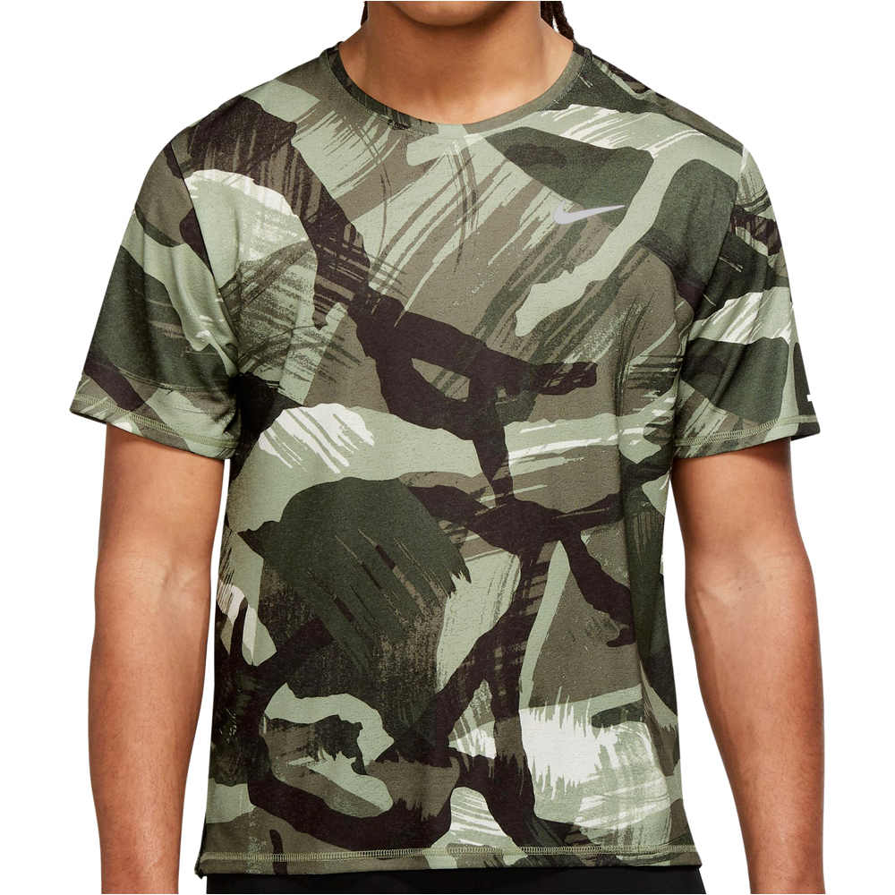 Nike camiseta técnica manga corta hombre Nike M NK DF MILER TOP SS CAMO vista detalle Nike camiseta técnica manga corta hombre Nike M NK DF MILER TOP SS CAMO vista detalle