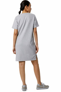 New Balance camiseta manga corta mujer New Balance NB Essentials Dress vista detalle New Balance camiseta manga corta mujer New Balance NB Essentials Dress vista detalle