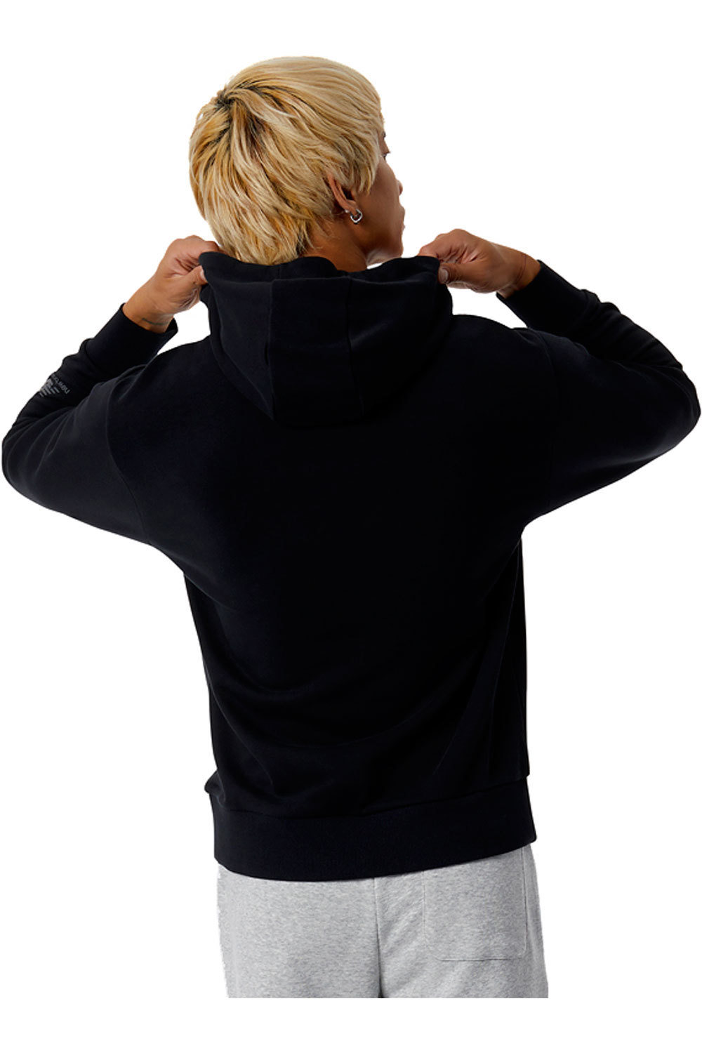 New Balance sudadera hombre New Balance NB Essentials Celebrate Hoodie vista detalle New Balance sudadera hombre New Balance NB Essentials Celebrate Hoodie vista detalle