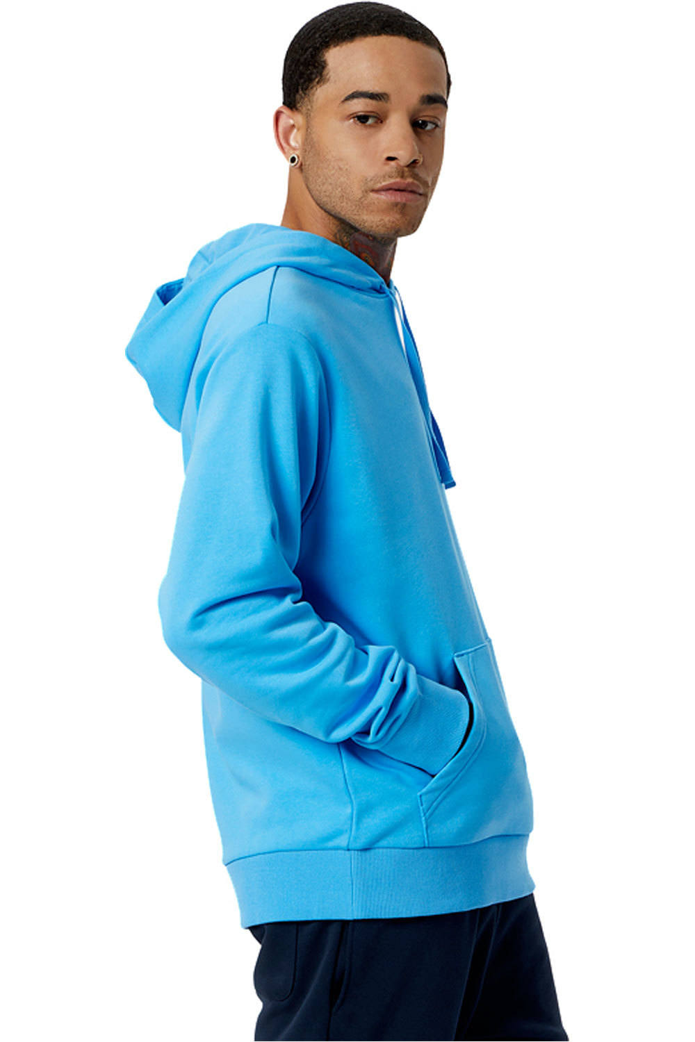 New Balance sudadera hombre New Balance NB Essentials Celebrate Hoodie vista trasera New Balance sudadera hombre New Balance NB Essentials Celebrate Hoodie vista trasera