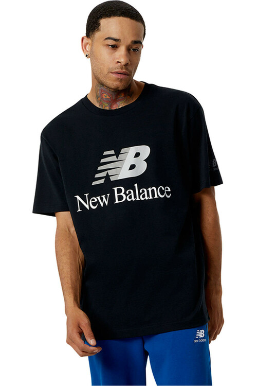 NEW BALANCE NB ESSENTIALS CELEBRATE SPLIT LOGO TEE negro