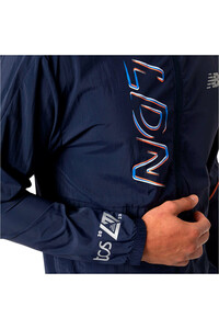 New Balance CHAQUETA RUNNING HOMBRE New Balance London Edition Printed Impact Run Jacket vista trasera New Balance CHAQUETA RUNNING HOMBRE New Balance London Edition Printed Impact Run Jacket vista trasera