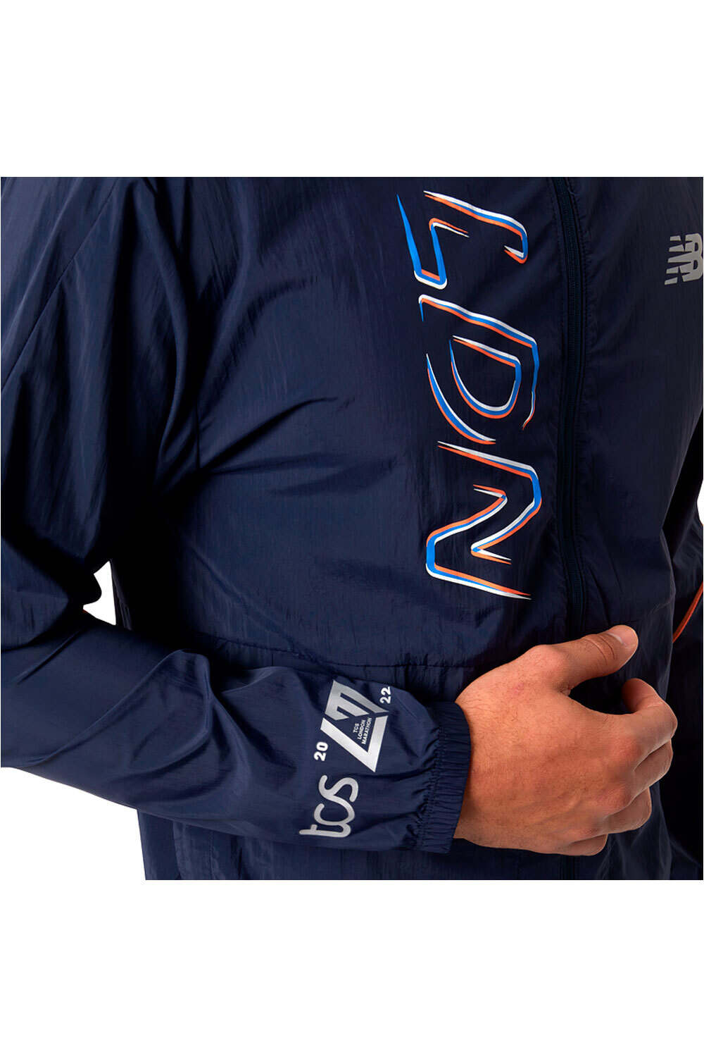 New Balance CHAQUETA RUNNING HOMBRE New Balance London Edition Printed Impact Run Jacket vista trasera New Balance CHAQUETA RUNNING HOMBRE New Balance London Edition Printed Impact Run Jacket vista trasera