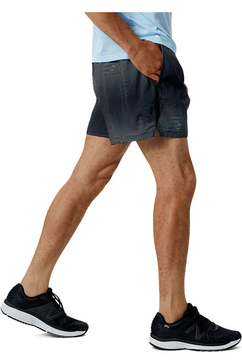 NEW BALANCE PRINTED ACCELERATE 5 INCH SHORT blanco