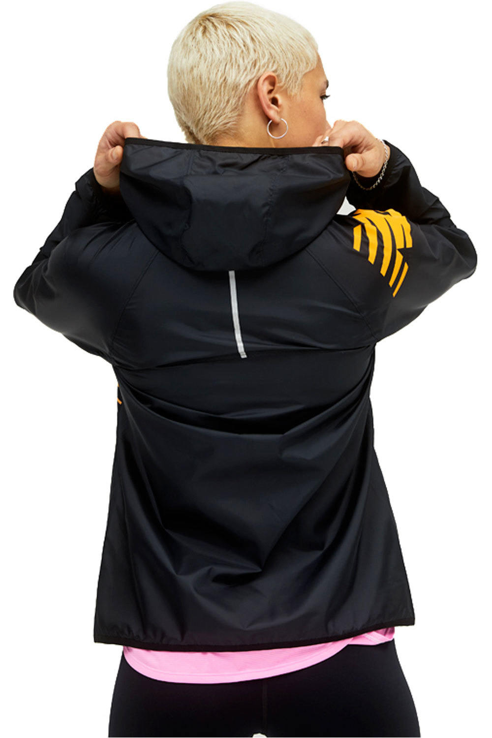 New Balance camiseta técnica manga larga mujer New Balance Reflective Accelerate Windcheater Jacket vista detalle New Balance camiseta técnica manga larga mujer New Balance Reflective Accelerate Windcheater Jacket vista detalle