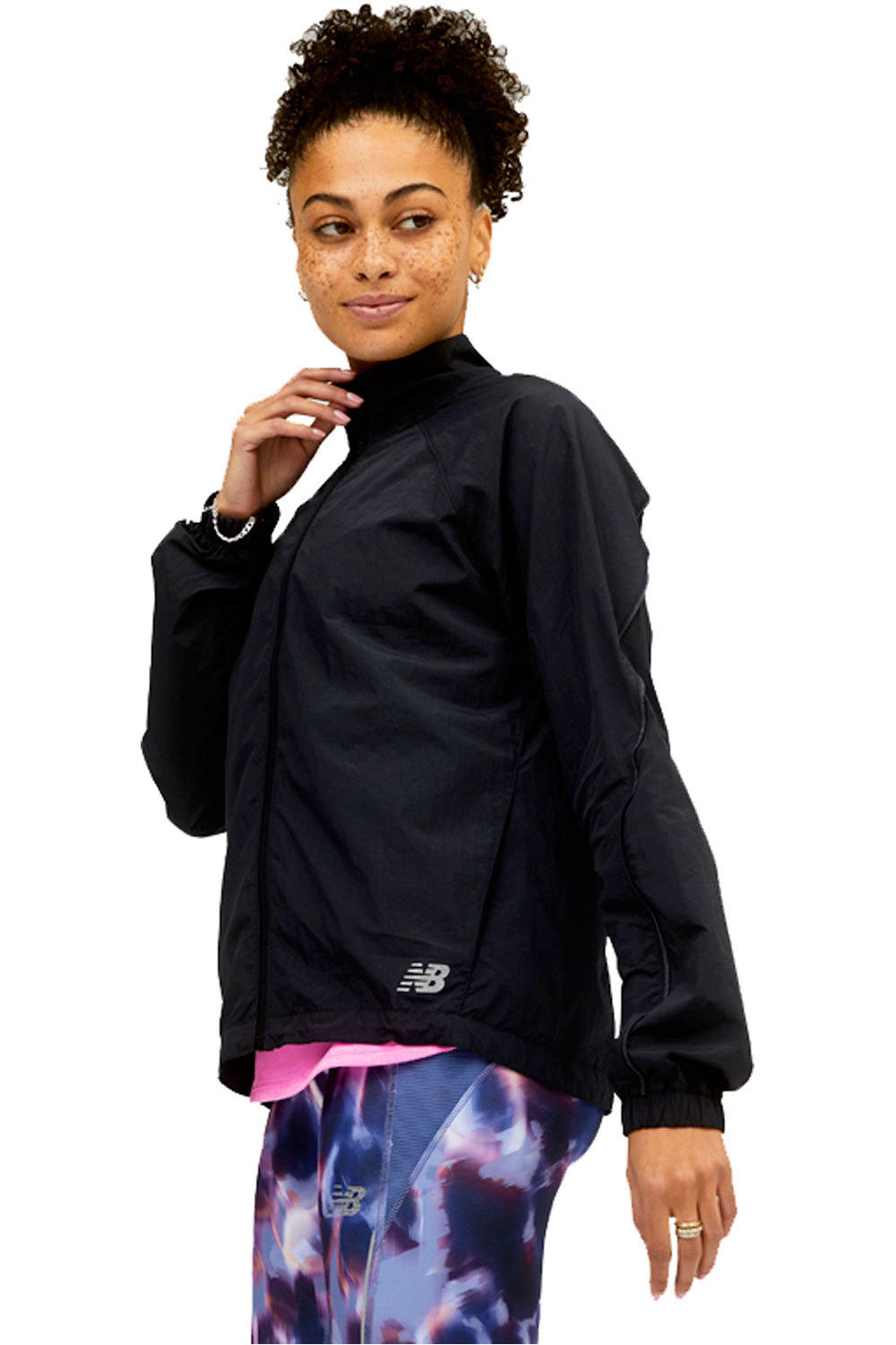 New Balance camiseta técnica manga larga mujer New Balance Impact Run Light Pack Jacket vista trasera New Balance camiseta técnica manga larga mujer New Balance Impact Run Light Pack Jacket vista trasera