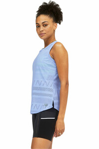 New Balance camiseta técnica tirantes mujer New Balance Q Speed Jacquard Tank vista trasera New Balance camiseta técnica tirantes mujer New Balance Q Speed Jacquard Tank vista trasera