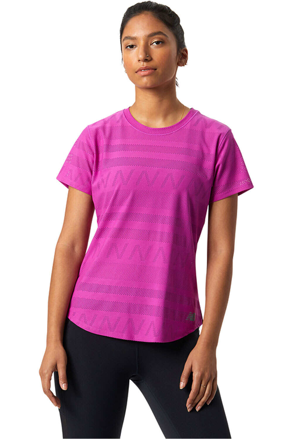 New Balance camiseta entrenamiento manga corta mujer New Balance Q Speed Jacquard Short Sleeve vista frontal New Balance camiseta entrenamiento manga corta mujer New Balance Q Speed Jacquard Short Sleeve vista frontal