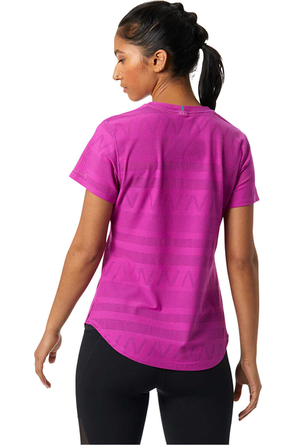 New Balance camiseta entrenamiento manga corta mujer New Balance Q Speed Jacquard Short Sleeve vista trasera New Balance camiseta entrenamiento manga corta mujer New Balance Q Speed Jacquard Short Sleeve vista trasera