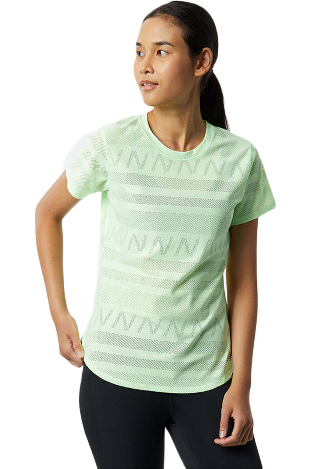 New Balance camiseta entrenamiento manga corta mujer New Balance Q Speed Jacquard Short Sleeve vista frontal New Balance camiseta entrenamiento manga corta mujer New Balance Q Speed Jacquard Short Sleeve vista frontal