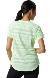 New Balance camiseta entrenamiento manga corta mujer New Balance Q Speed Jacquard Short Sleeve vista trasera New Balance camiseta entrenamiento manga corta mujer New Balance Q Speed Jacquard Short Sleeve vista trasera